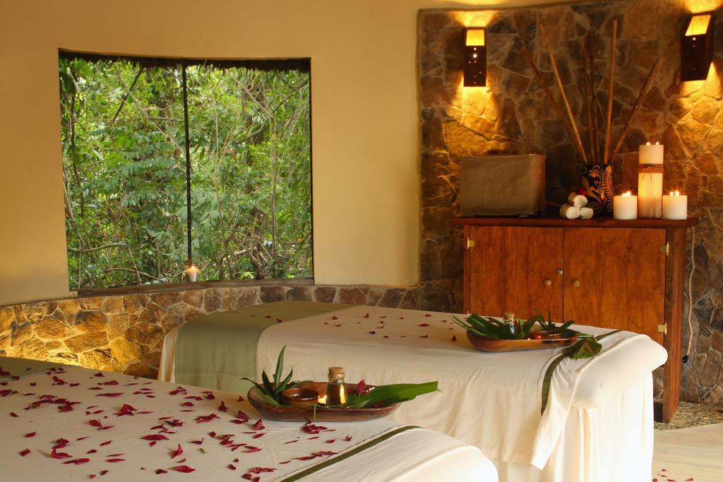 The Lodge & Spa At Pico Bonito El Pino Exteriör bild