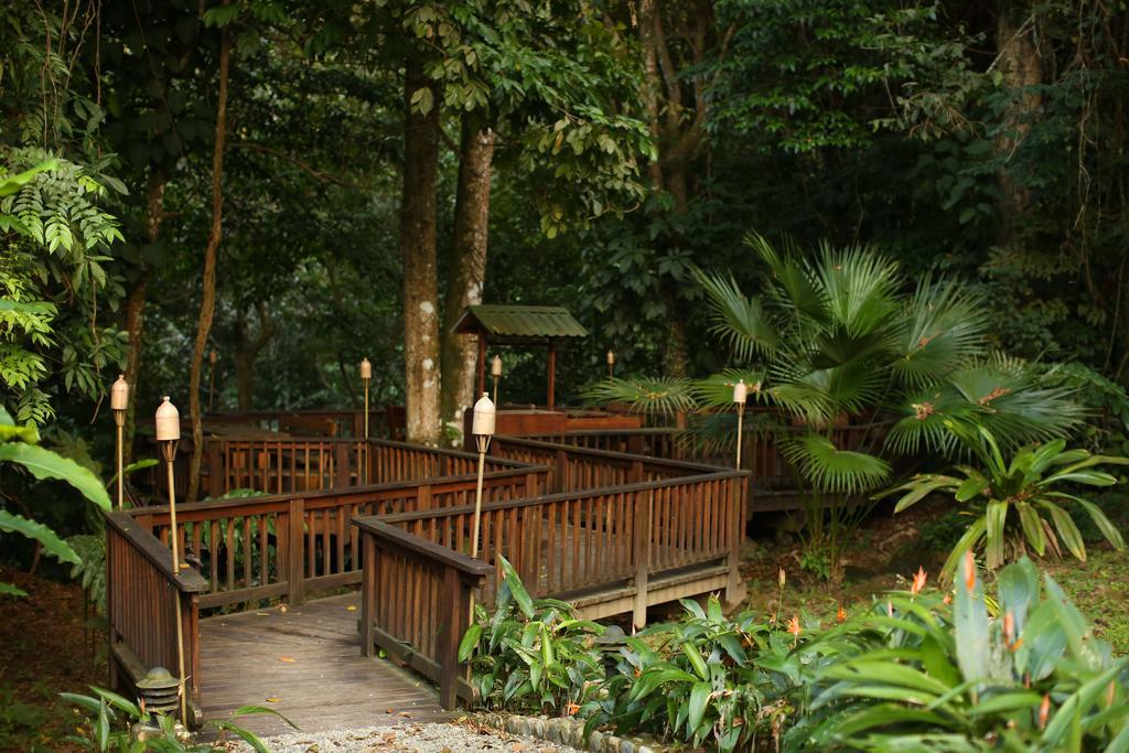 The Lodge & Spa At Pico Bonito El Pino Exteriör bild