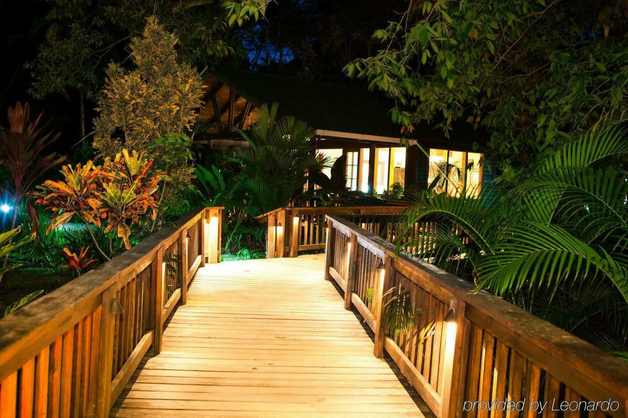 The Lodge & Spa At Pico Bonito El Pino Exteriör bild